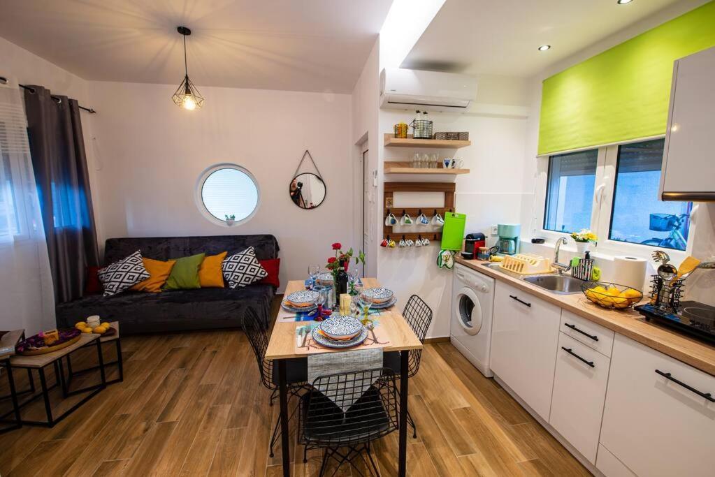 Lemon Garden Stylish Private Apartment 칼라마타 외부 사진