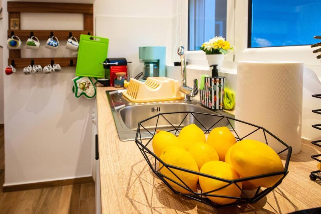 Lemon Garden Stylish Private Apartment 칼라마타 외부 사진
